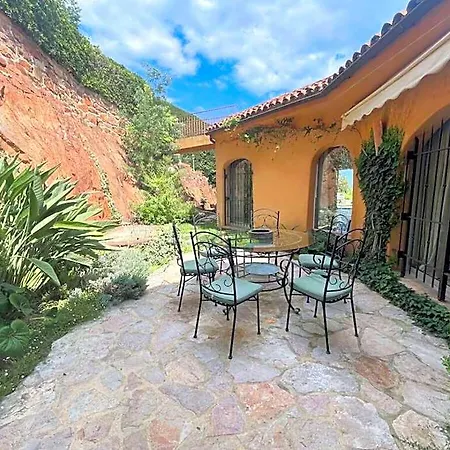 Voisins Palais Bulles 2*