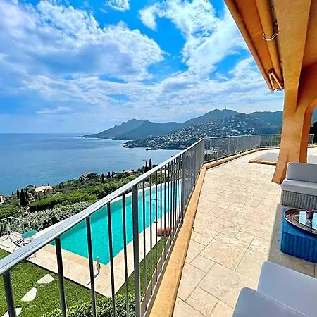 Voisins Palais Bulles 2*